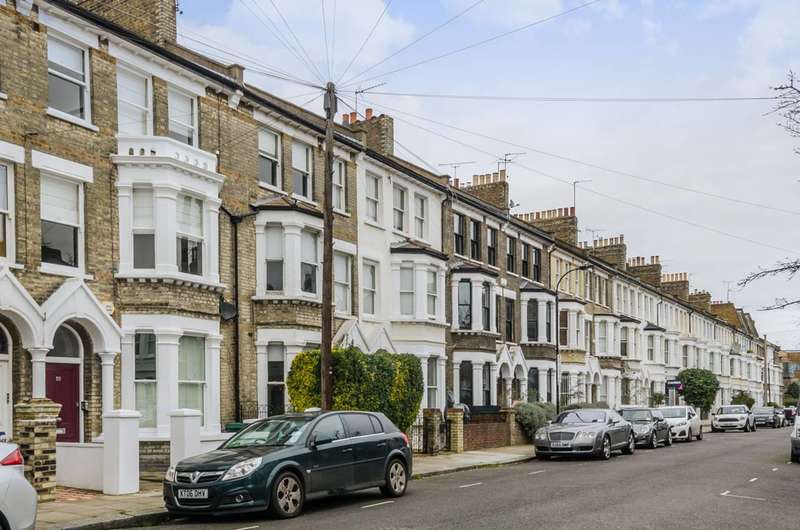 4 Bedroom Flat To Rent In Tournay Road, Fulham, SW6 7UF