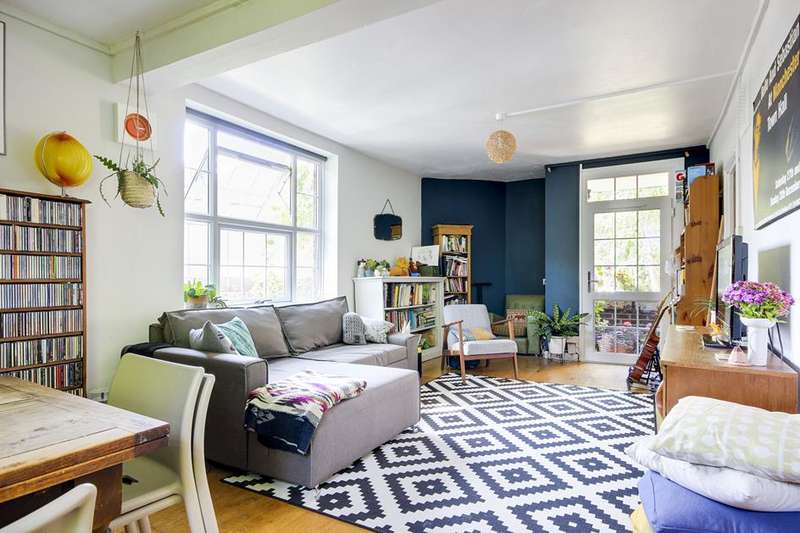 2 Bedroom Flat For Sale In Lordship Terrace, London, N16 0JB