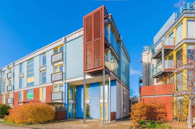 2 Bedroom Maisonette For Sale In Southern Way, Greenwich, SE10 0PR