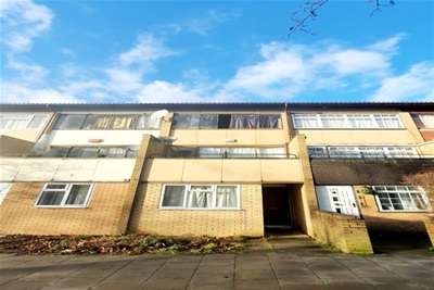 4 Bedroom Town House To Rent In Fishermead Boulevard, Fishermead, MK6 2AA