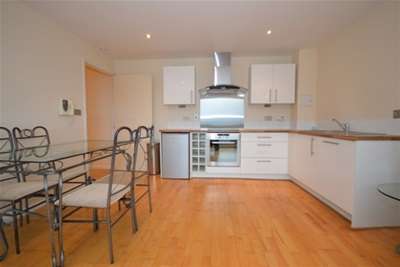 2 Bedroom Flat To Rent In West Street, Sheffield, S1 4EX