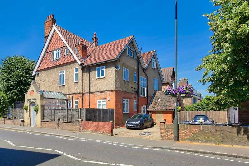 2 Bedroom Flat For Sale In Lauriston Road, London, SW19 4TQ