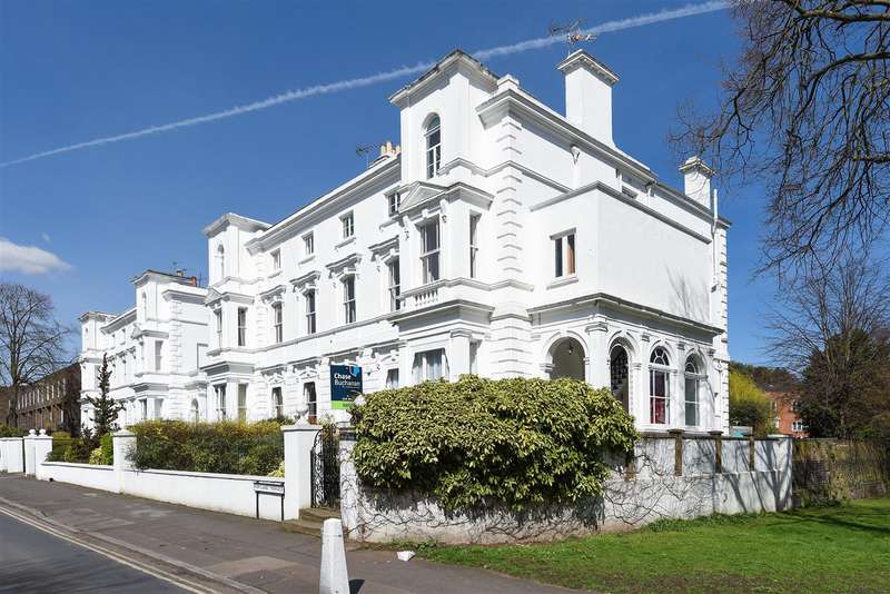 3 Bedroom Apartment To Rent In The Green, Richmond, TW9 1QQ