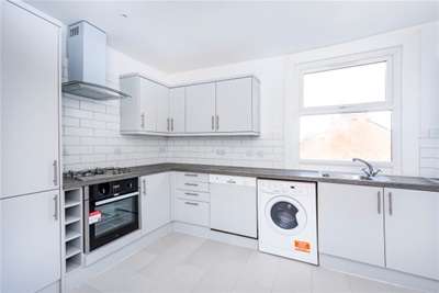 2 Bedroom Flat To Rent In Munster Road, Fulham, SW6 5RA