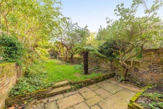 2 Bedroom Flat To Rent In Gloucester Crescent, Camden, NW1 7DL