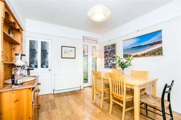 3 Bedroom Terraced For Sale In Elgar Road South, Reading, Berkshire, RG2 0DP