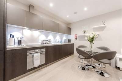 2 Bedroom Flat To Rent In The Quadrant, Richmond, TW9 1DN