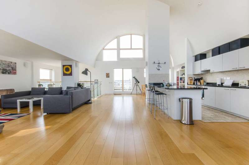 3 Bedroom Penthouse For Sale In John Harrison Way, Greenwich, SE10 0SX