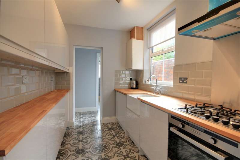 4 Bedroom Terraced To Rent In Freshwater Road, Reading, RG1 3NA